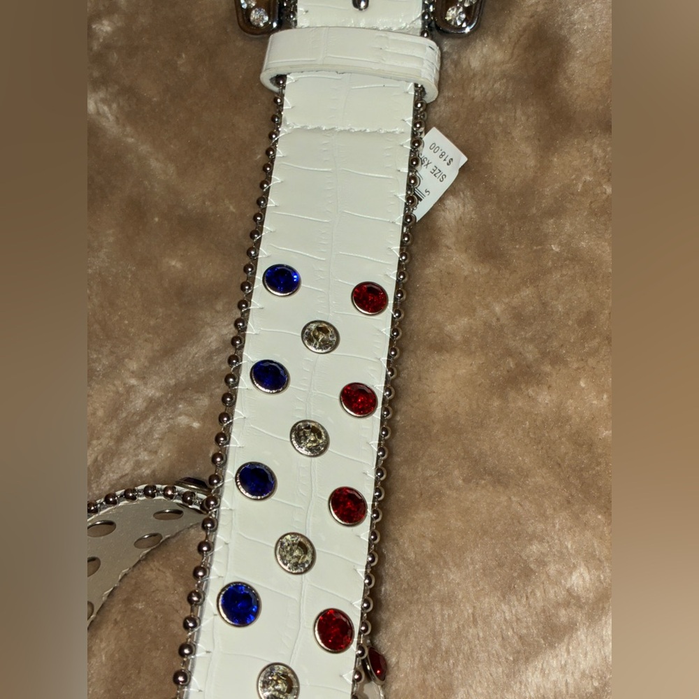 Stylish White Studded Belt with red/blue Rhinestone Buckle Sz XS/S - Picture 4 of 9